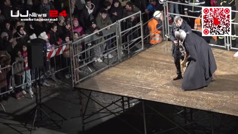 La Befana “pensile” fra i monumenti ed edifici simboli della città