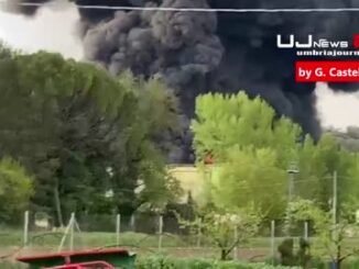 Grosso incendio alla Lucyplast di Umbertide, danni ingenti