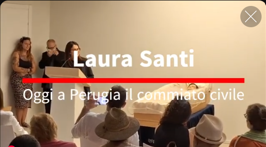 Folla e commozione per l’addio a Laura Santi