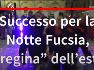 Folla e spettacolo, la Notte Fucsia conquista la città