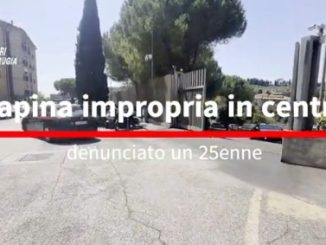 Rapina impropria in centro, denunciato un 25enne