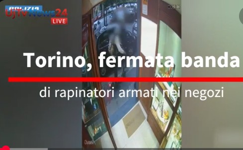 Torino, fermata banda di rapinatori armati nei negozi